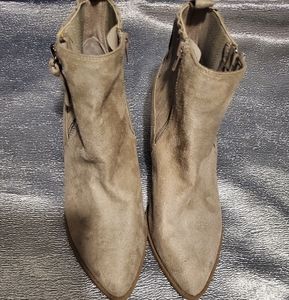 Suede boots